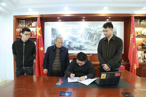 良賜機電與中閥控股區域代理簽約儀式在侖蒼舉行 良賜機電與中閥控股區域代理簽約儀式在侖蒼舉行